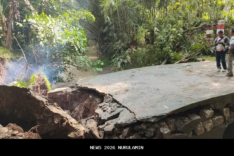 Breaking news jalan Wonosari-Tilamuta putus, warga diharuskan memutar belasan km