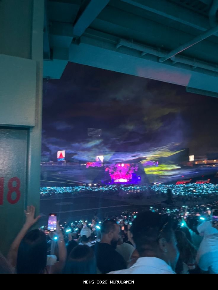 Bad Bunny Jatuh di Panggung, Penonton Lanjutkan 'Efecto'