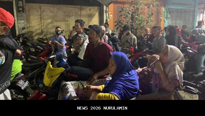 Meski Pemerintah Tak Rayakan, Warga Medan Tetap Cari Kembang Api