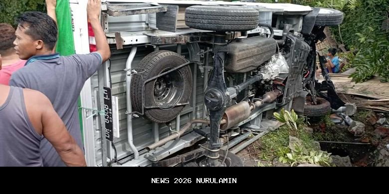 Isuzu Panther Tabrak Empat Motor di Tawangmangu