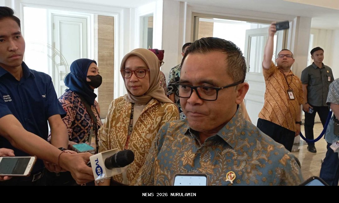 Camat Diamuk Warga di Kosan Bersama Guru PPPK