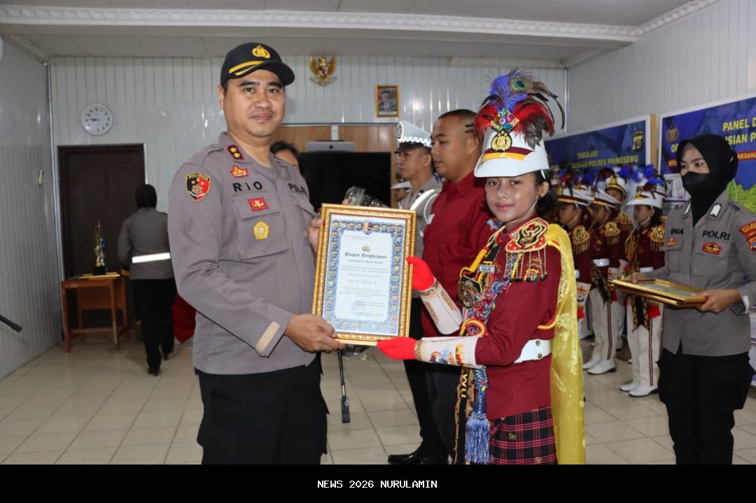 Riyanto Pamungkas Serahkan Piagam Penghargaan ke Polres Pringsewu