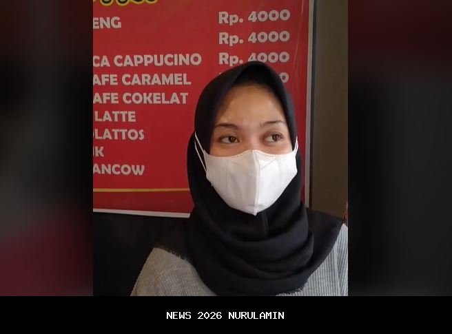 Pemilik Warung Mie Babi Bandung Viral di Medsos dengan Peci dan Hijab