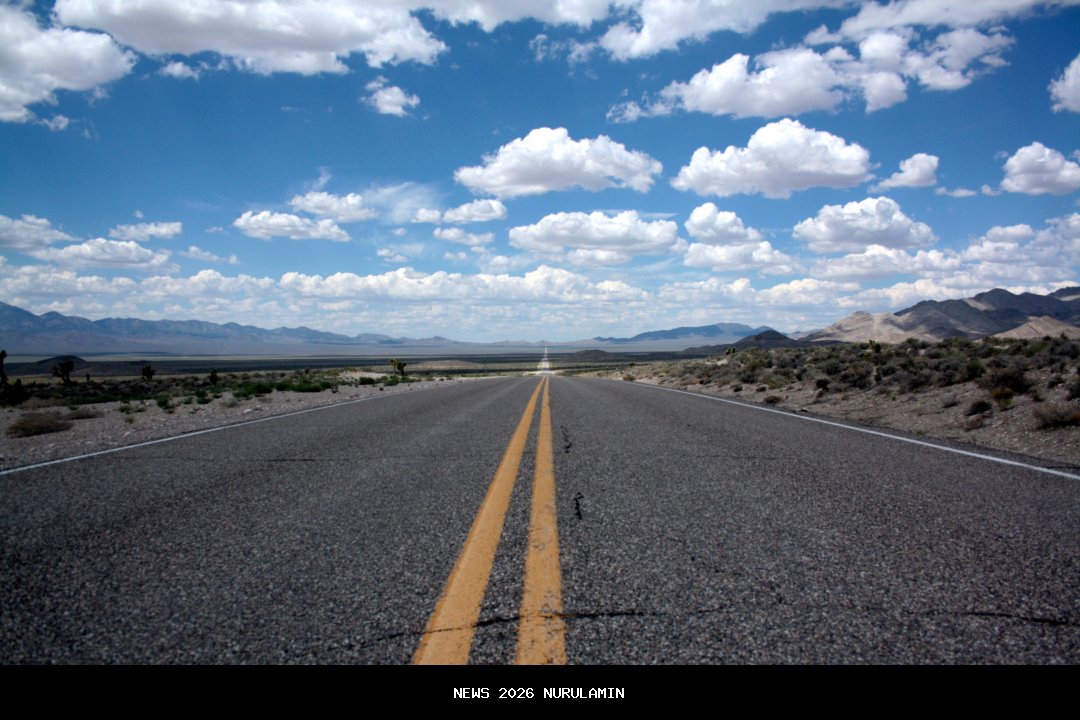 Jalan Lantora Polman Diperbaiki Usai Aksi Tanam Pisang Warga