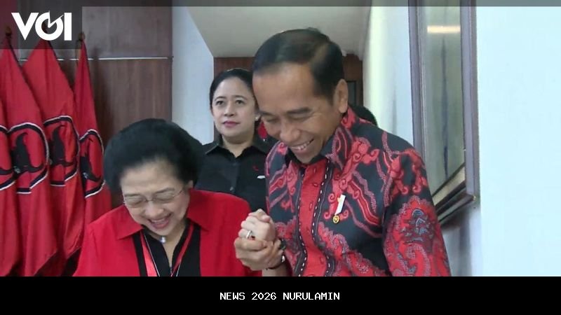 Momen akrab Megawati gandeng Prananda-Puan berfoto bareng awak media di Rakernas PDIP