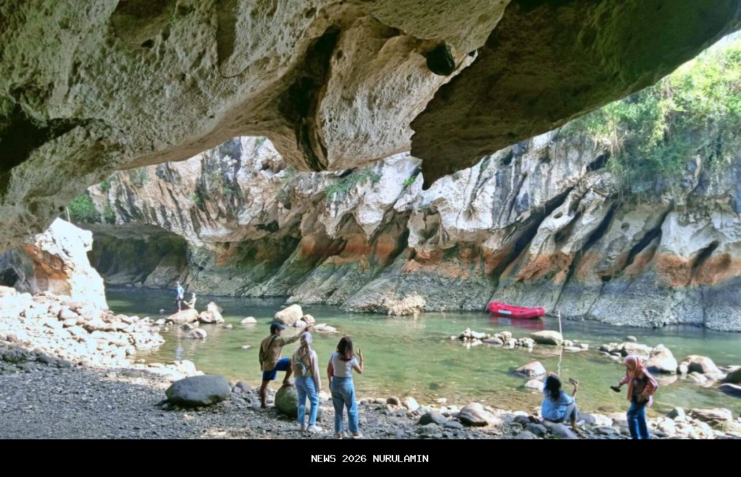 Bukan Hanya Air Terjun Biasa, Aliran Lembah Sriti Muncul dari Dinding Gua