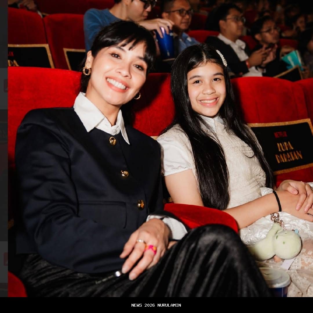 7 potret Vino G Bastian ajak anak tonton film Lupa Daratan, penuh tawa