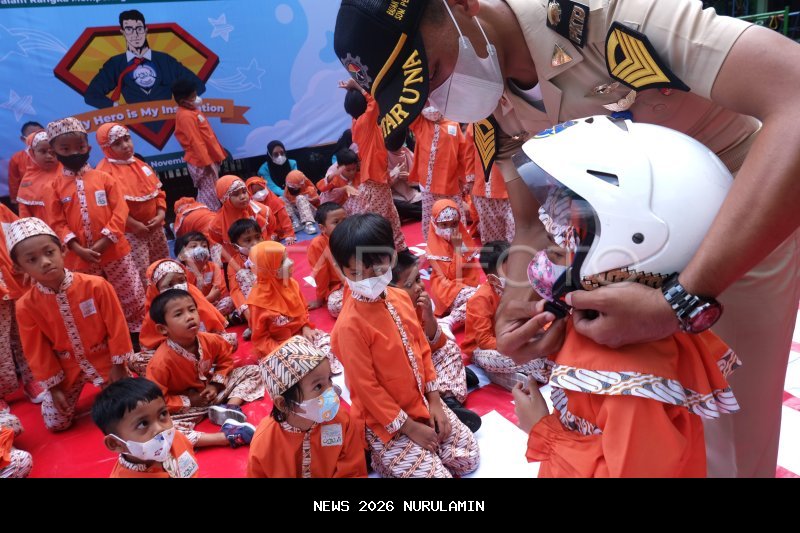 Satlantas Melawi Edukasi Keselamatan Lalu Lintas dan Bantu Korban Kecelakaan Siswa