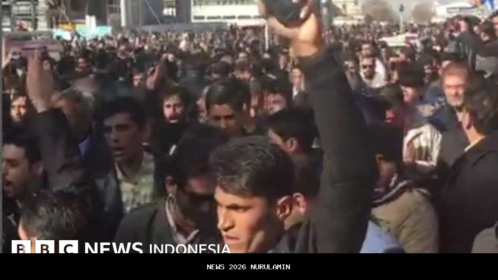 Iran diguncang amarah warganya, gelombang demo berujung pembakaran sejumlah masjid