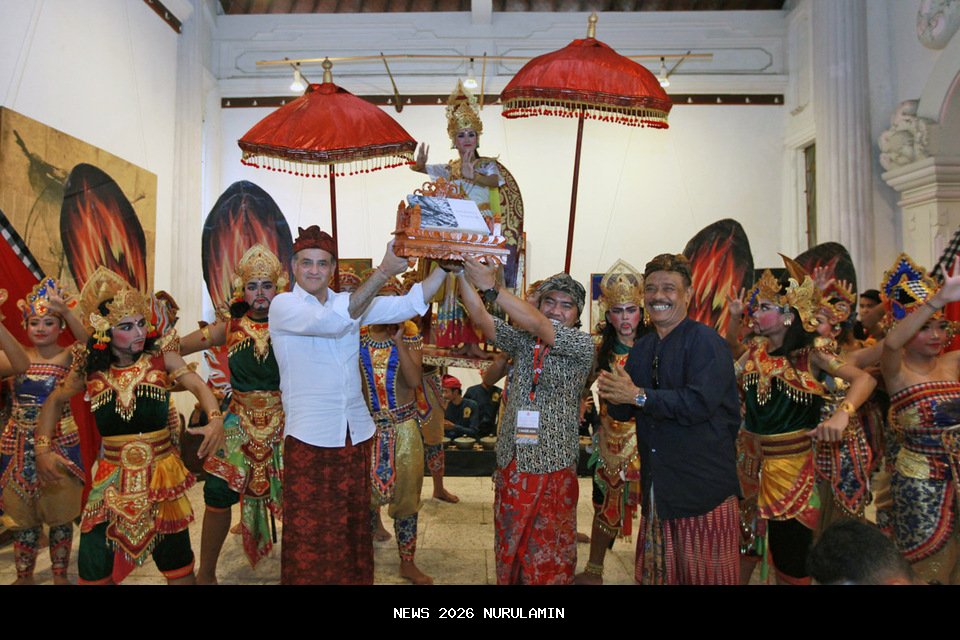 Seniman ukir es Bali berlaga ke Cina mewakili Indonesia
