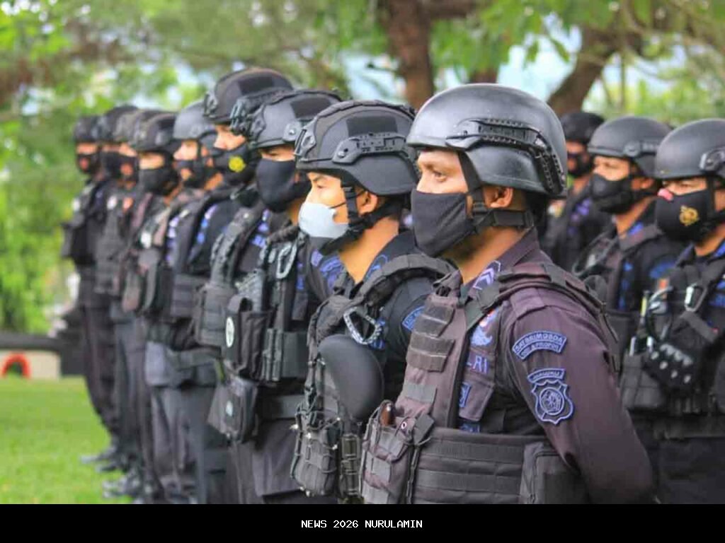 Brimob Sumut Evakuasi Korban Longsor di Sibolga dan Tapteng