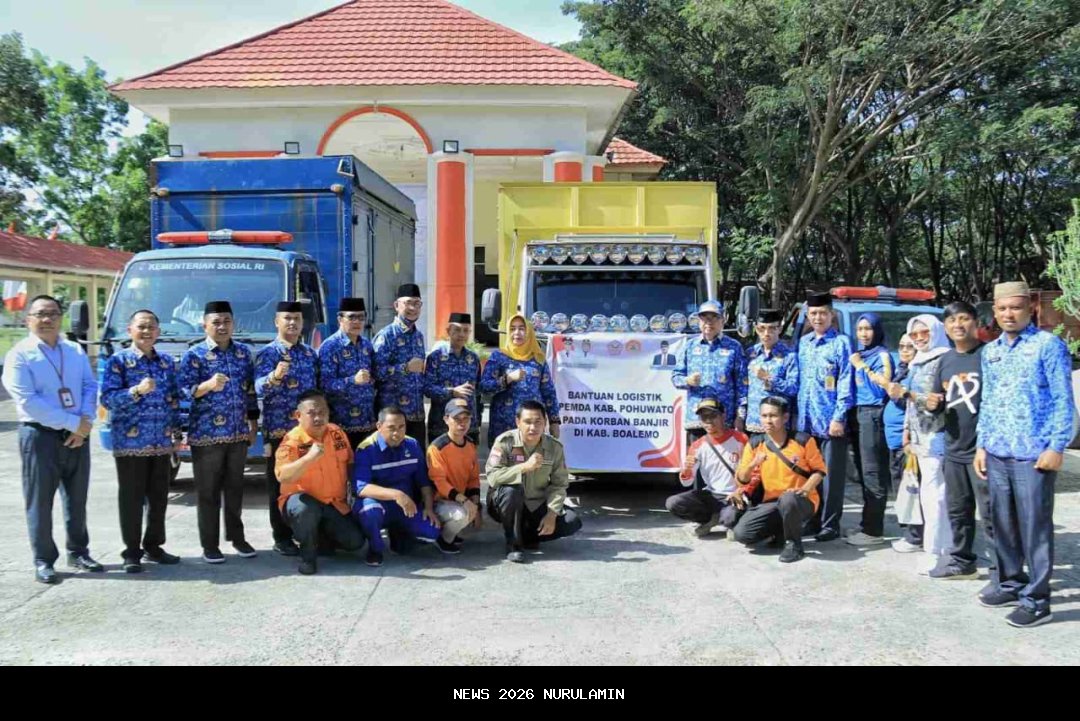 Bupati Biak hadiahkan longboat dan mobil untuk pelajar Kepulauan Aimando