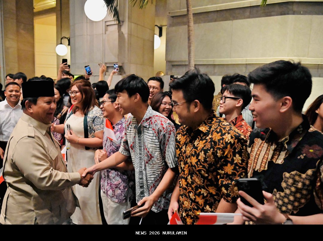 Warga antusias sambut kedatangan Presiden Prabowo di Banjarbaru