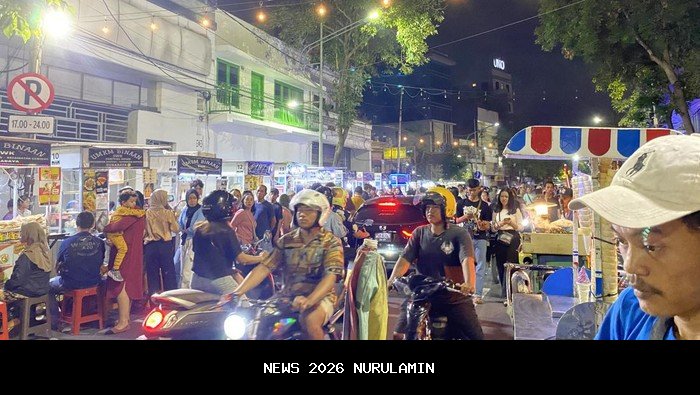 Alasan Warga dan Wisatawan Nongkrong di Jalan Tunjungan Saat Tahun Baru