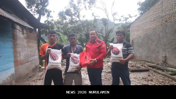 Menyusuri Jalur Sulit, Ketua DPD PDIP Sumut Bantu 500 KK Korban Bencana
