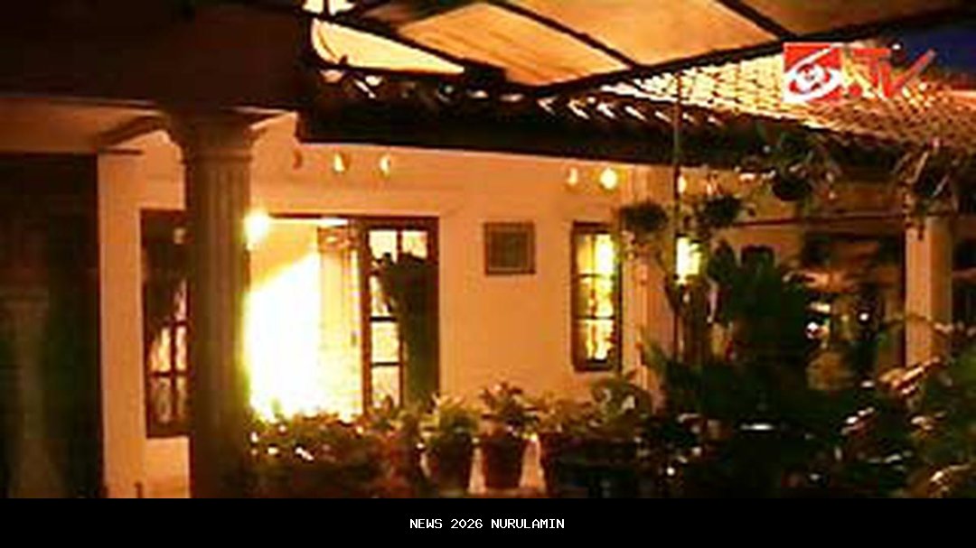 Remaja Mimika Ricuh dengan Kembang Api, Atap Bangunan Nyaris Terbakar