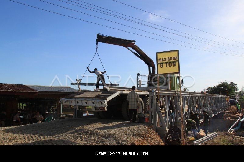 Presiden Prabowo Pantau Pembangunan Jembatan Bailey Sungai Garoga