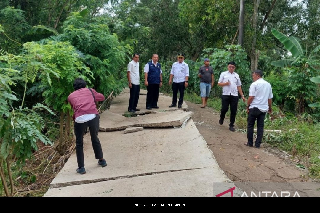 Akibat vila mangkrak di bukit, warga pinggir jalan Cipicung kebanjiran