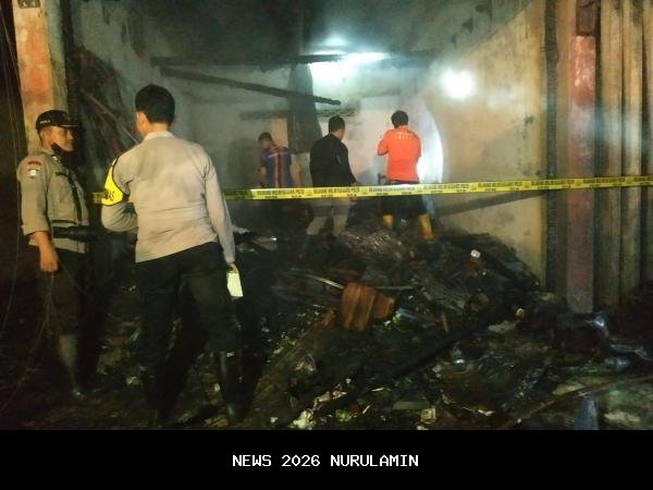 Kia Carnival Diesel Terbakar di Pasar Bendilwungu Tulungagung