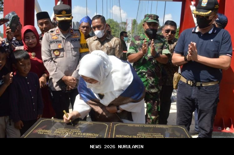Jembatan Desa Tanjung Lanjut Rusak, 20 Polisi dan 30 Warga Perbaiki