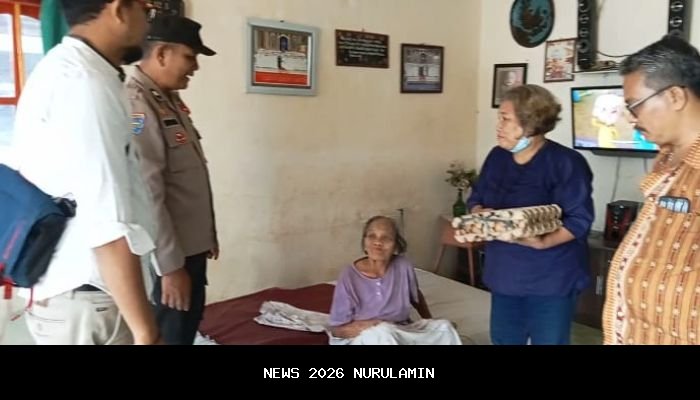 Jumat Berkah, Polsek Tanah Jawa Bagikan Sembako untuk Warga Kurang Mampu di Simalungun