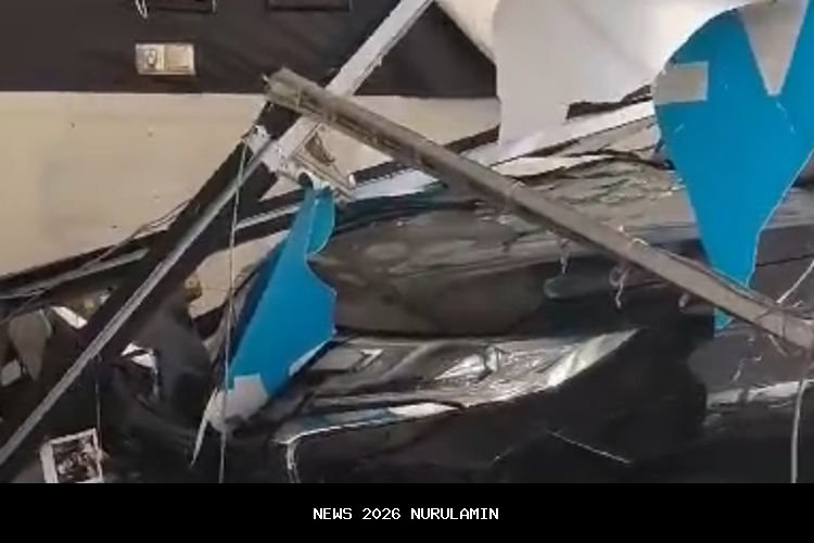 Diduga Salah Injak Pedal, Pajero Tabrak Toko di Jalan Raya Ratna Bekasi