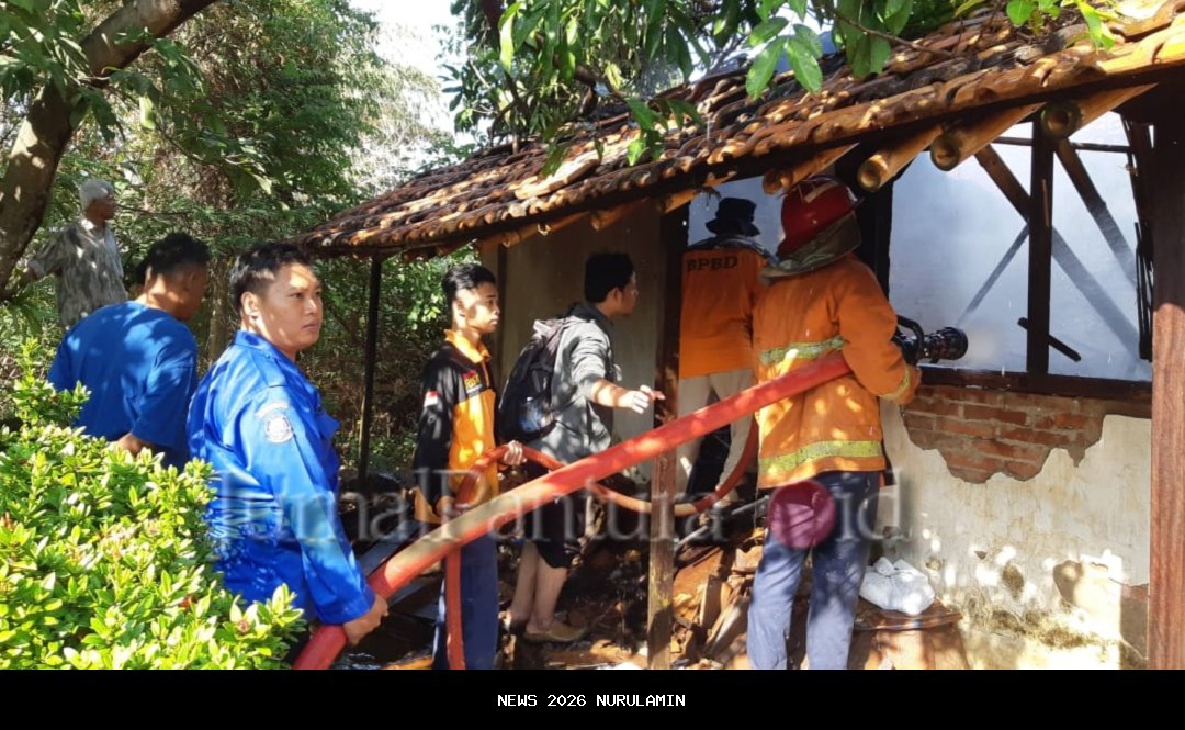 Rumah warga Kertosari Banyuwangi terbakar, lupa mematikan kompor