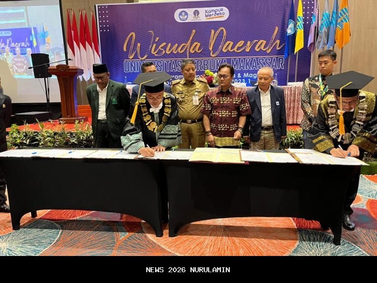 Pesan Rektor UKB di Wisuda XIII: Terus Belajar dan Jaga Rendah Hati