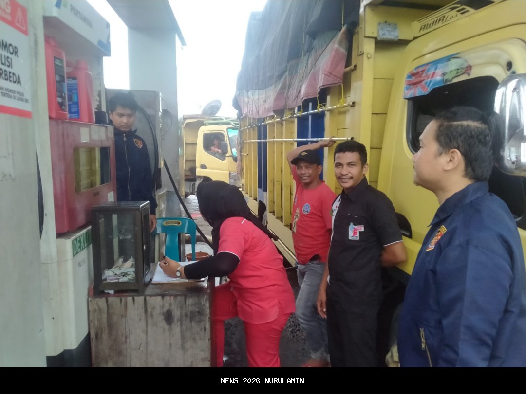 Kasat Reskrim Polres Parigi Moutong Tertibkan Antrean BBM di Seluruh SPBU