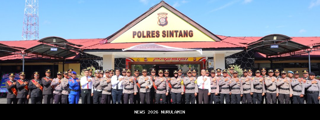 Polres Sintang Gelar Jumat Berkah, Bagikan Makanan dan Bantuan Bangunan untuk Rumah Ibadah