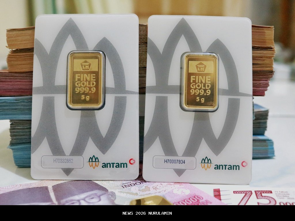 Harga Emas Antam turun, ini kesempatan beli atau tunggu?