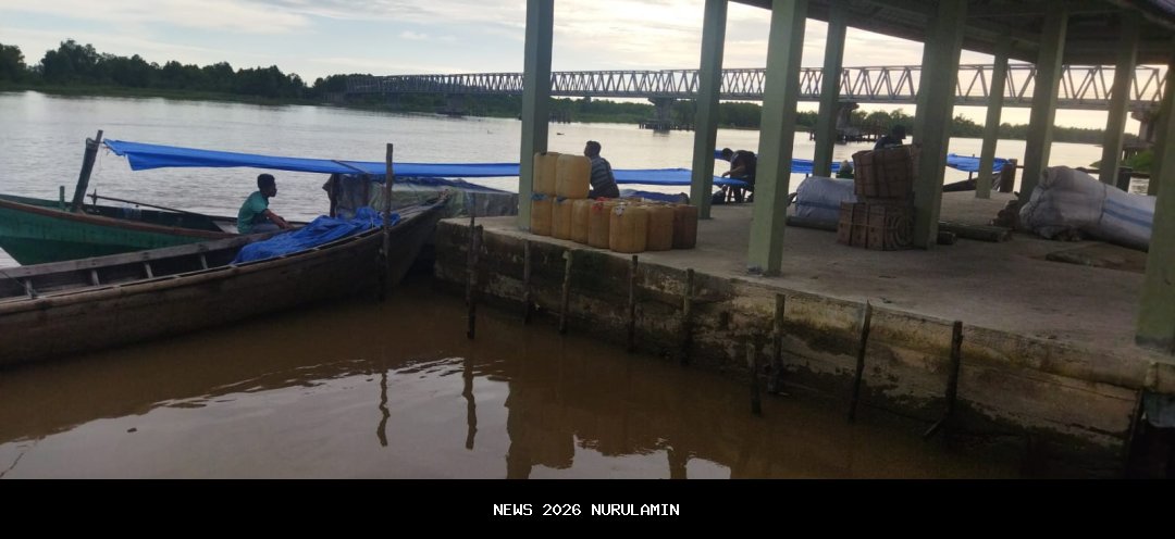 Perahu Rawa Bantu Dua Desa di Aceh Singkil