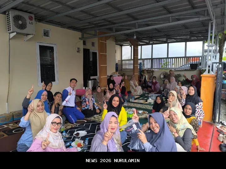 Ibu-ibu Arisan Komplek Dapat Tips Keselamatan Berkendara dari Asmo Kalbar