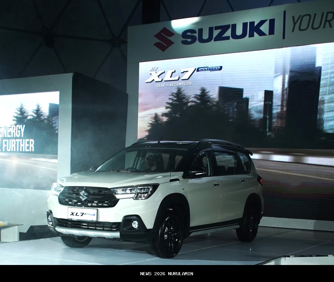 Suzuki XL7 Hybrid Alpha AT Dua Warna, SUV Keluarga Modis dan Hemat