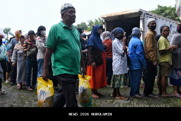 Bupati Satono Pantau Pasar Murah Sajingan Besar, Jaga Stabilisasi Harga Bahan Pokok Nataru