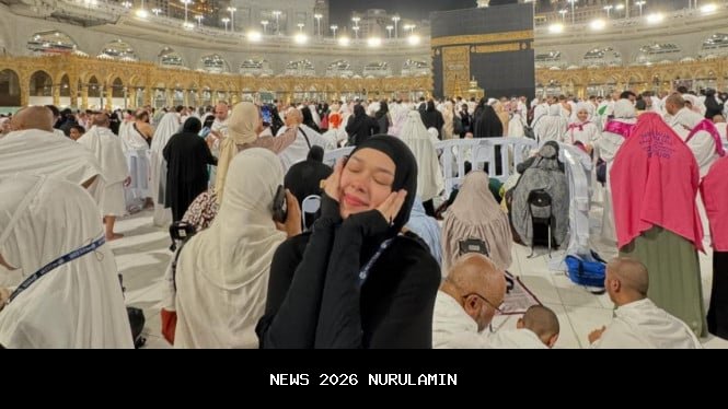 Rebecca Klopper Berhijab dalam Peran Aisyah di Film Ahlan Singapore