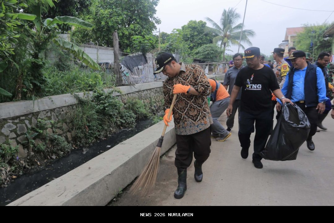 Ketua RT 02 dan RW 09 Bakung Ajak Warga Kerja Bakti Tahun Baru