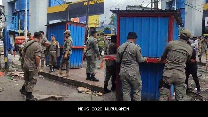 Warga Minta Lubang di Jalur Pejalan Kaki Depan Polresta Manado Ditutup Segera