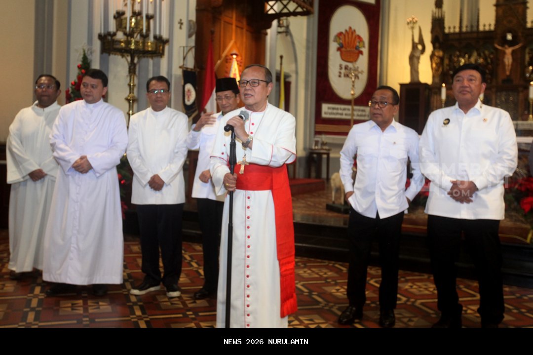 Pesan Natal Paus Fransiskus Disampaikan Kardinal Suharyo dalam Misa Katedral Jakarta