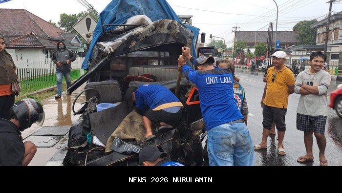 Kecelakaan maut truk dengan mini bus di Ngoro Jombang, sopir tewas dan tiga penumpang alami luka