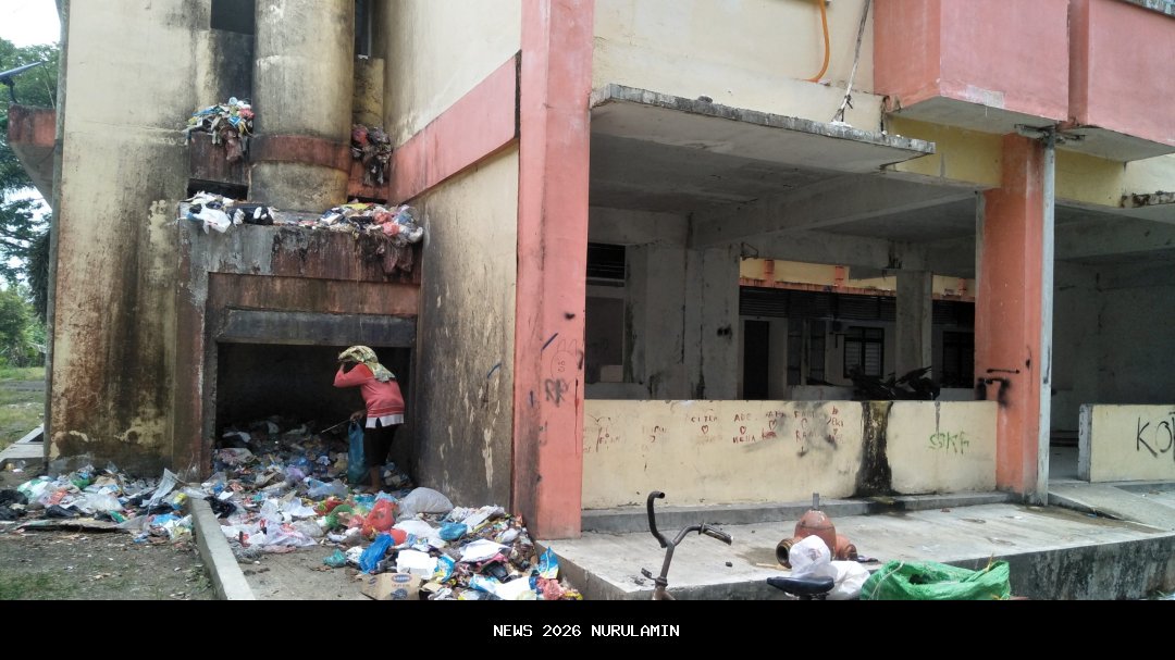 Tumpukan Sampah Gangguhi Kesehatan Warga Rusun PIK 2 Jaktim