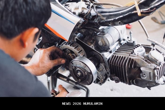 Masih sering lupa ganti oli motor? Siap-siap hadapi masalah ini