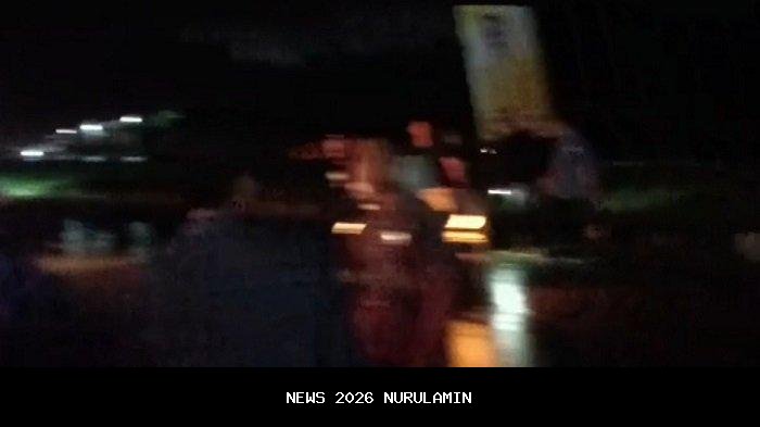 Mobil pikap terbalik di Jalan Buburanda Kendari Sulawesi Tenggara, seret pemotor sejauh 10 meter