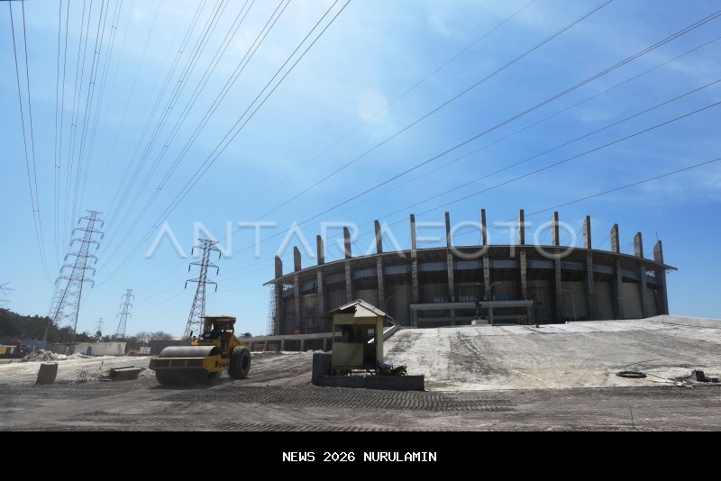 Viral jogging track di Stadion Gelora Joko Samudro Gresik ambles gegara diguyur hujan deras