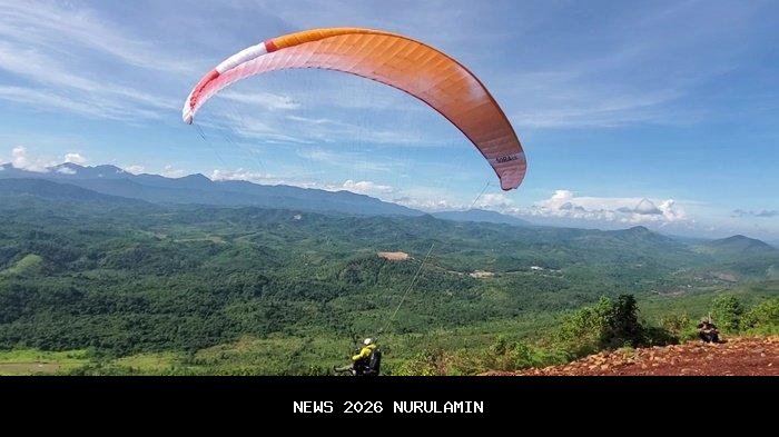 Wisata Kalsel: Pengunjung Sumedang Pujikan Paralayang Tahura