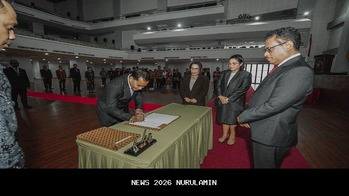 Pemred Pos Kupang: Kisah Perjuangan Prof. Maxs Sanam Menginspirasi