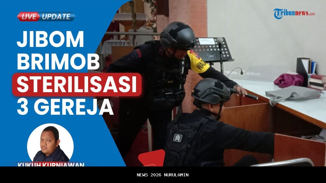 Tim Jibom Gegana Brimob Kaltim Sterilisasi Gereja di Balikpapan untuk Keamanan Tahun Baru