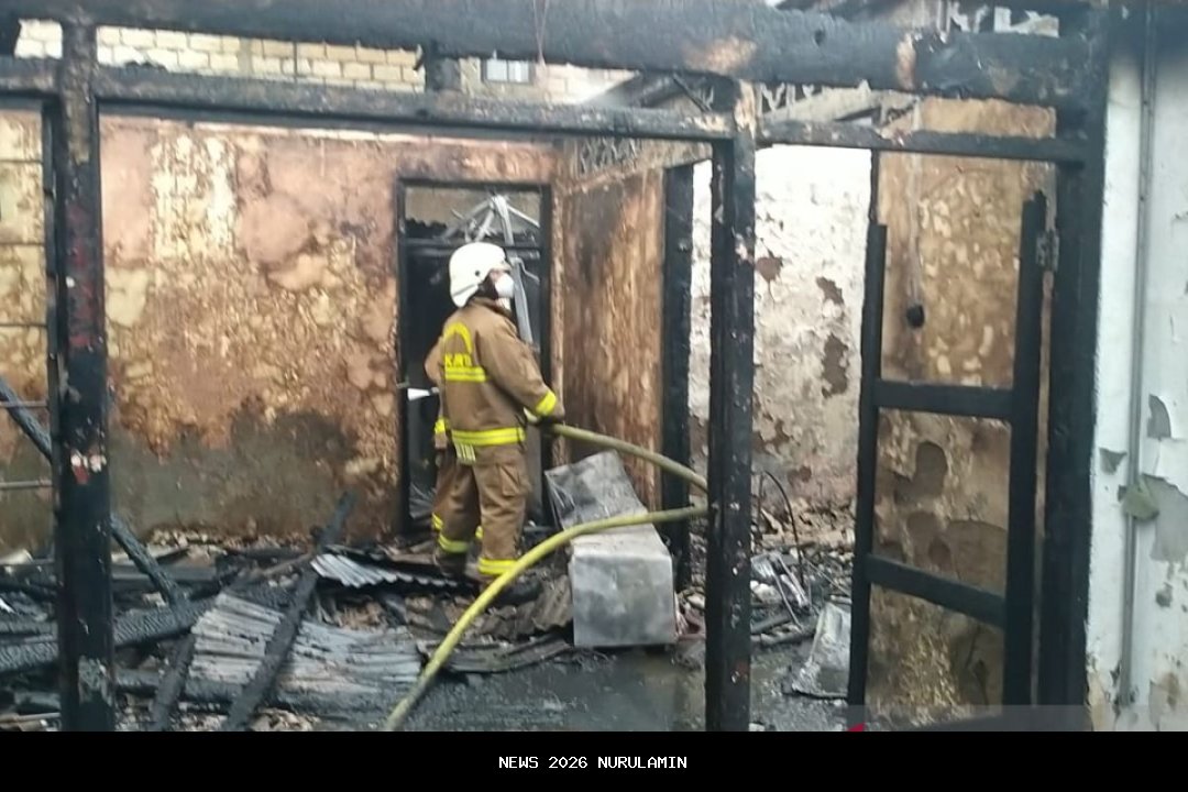 Puluhan Warung Dibakar Massa di Kalibata Usai Dua Debt Collector Tewas