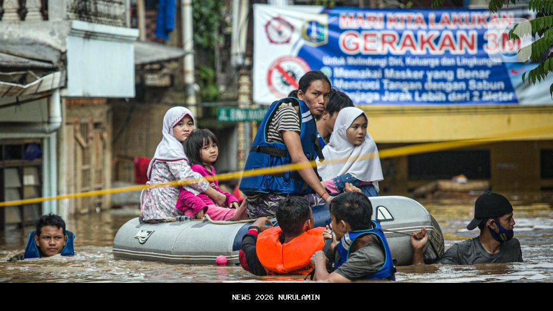 Bupati JKA Selamatkan Warga Terjebak Banjir di Surantih