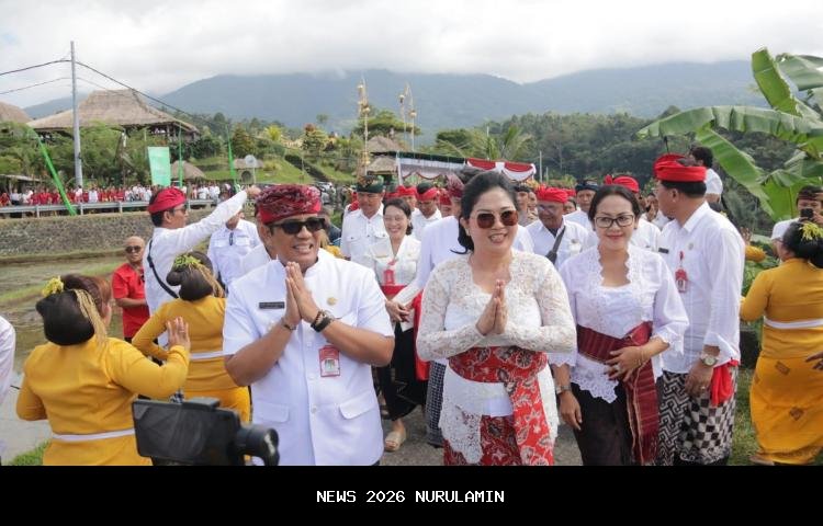 Pemilik Bangunan dan Petani Jatiluwih Temui Bupati, Pemasangan Seng dan Plastik Berlanjut